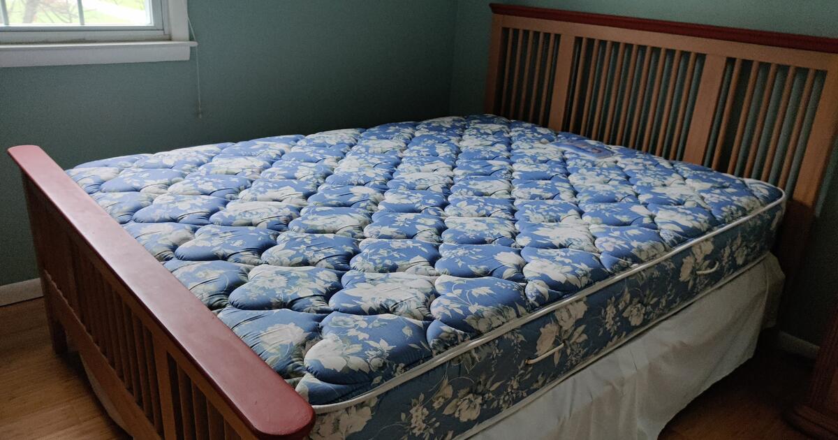 Free Furnitures Sunday 11am3p First Come First Serve. for Free in