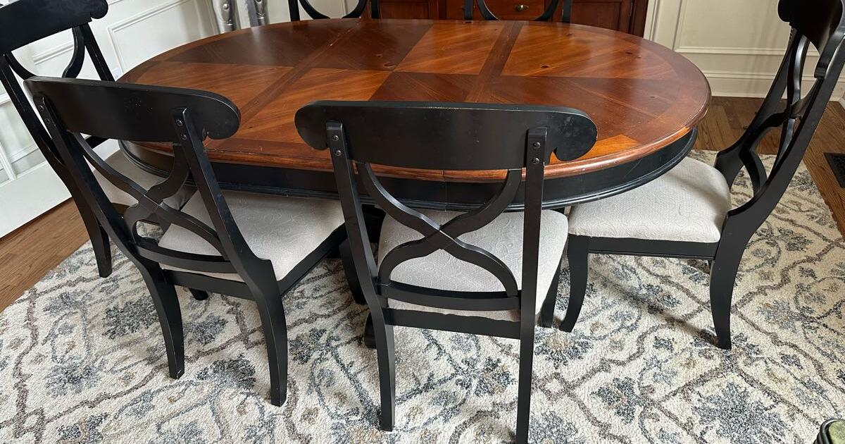 Table and Chairs for 250 in Greensboro, NC Finds — Nextdoor