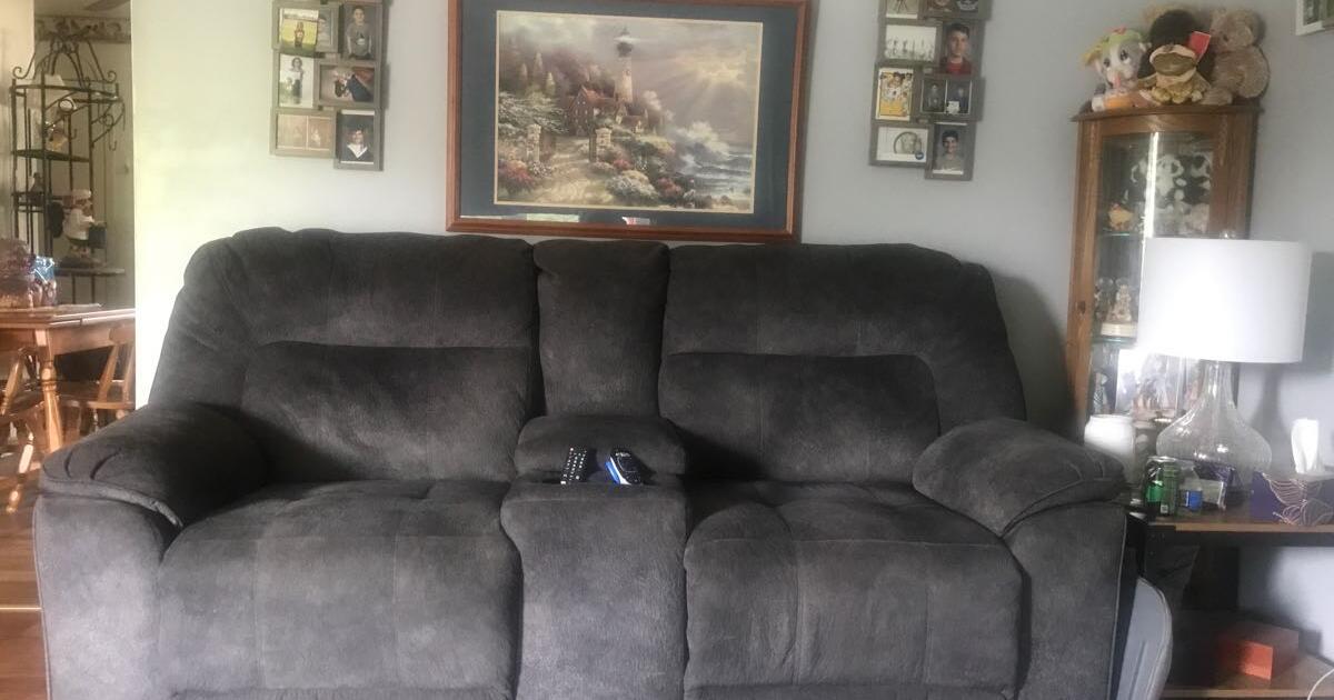 Double recliner, very nice for 125 in Louisville, KY For Sale & Free