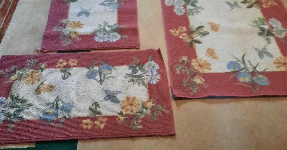 Set of 4 matching rugs for 25 in Louisville, KY For Sale & Free