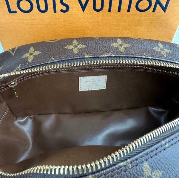 Louis Vuitton Toiletry Bag 25 (M47527)