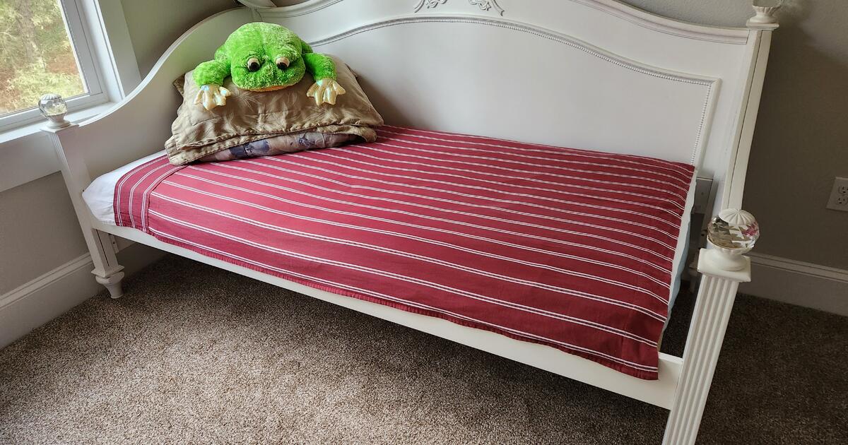 Daybed with materess for 400 in Tallahassee, FL For Sale & Free