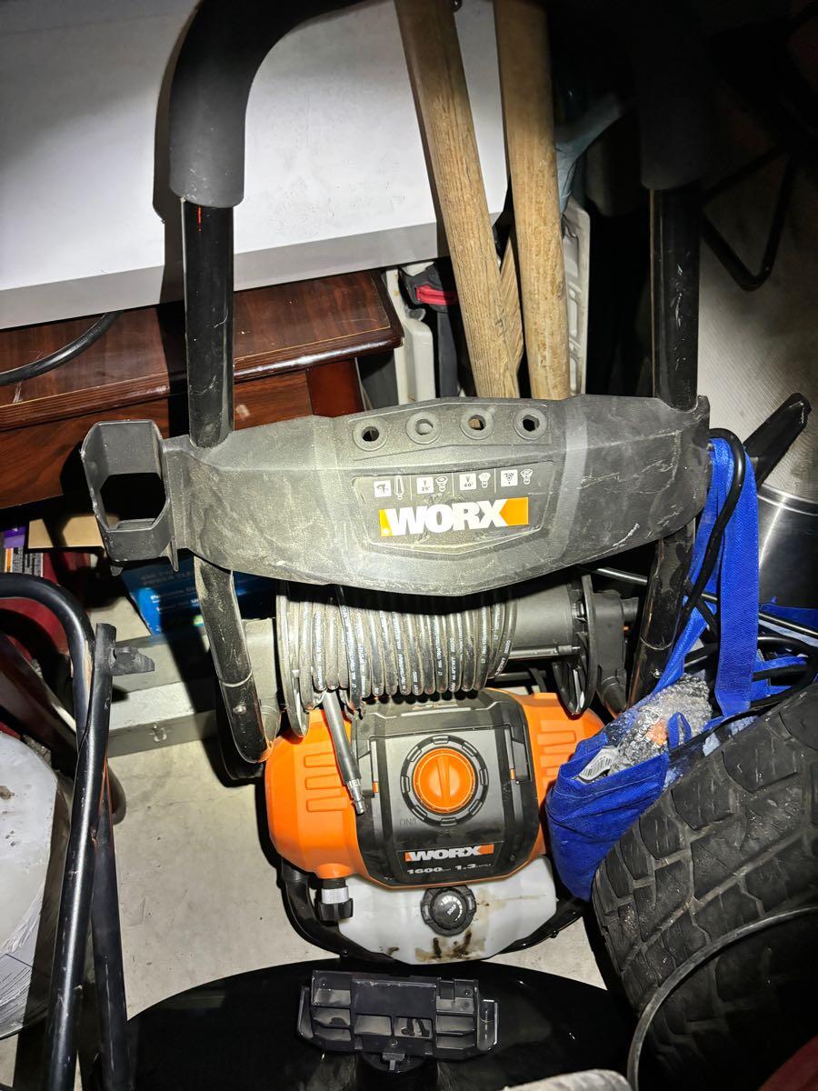 Worx 1600 PSI pressure washer 1.3 gpm works great Asking 100 OBO