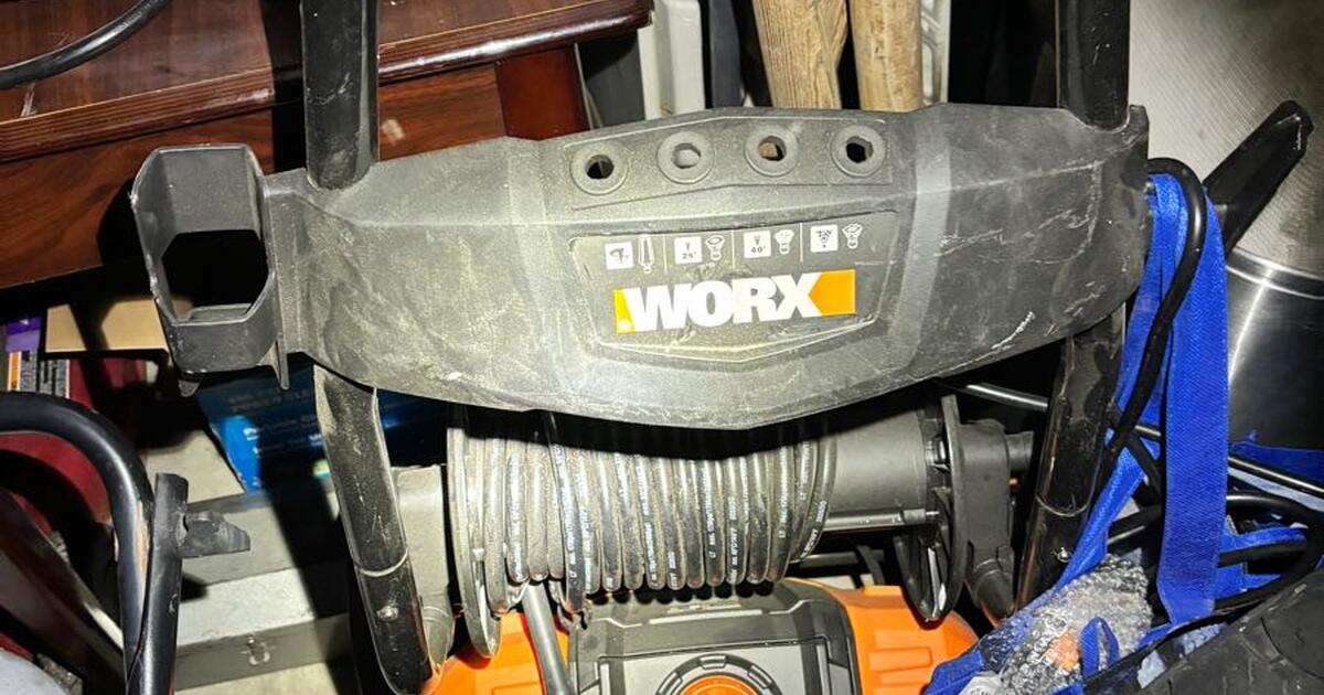 Worx 1600 PSI pressure washer 1.3 gpm works great Asking 100 OBO