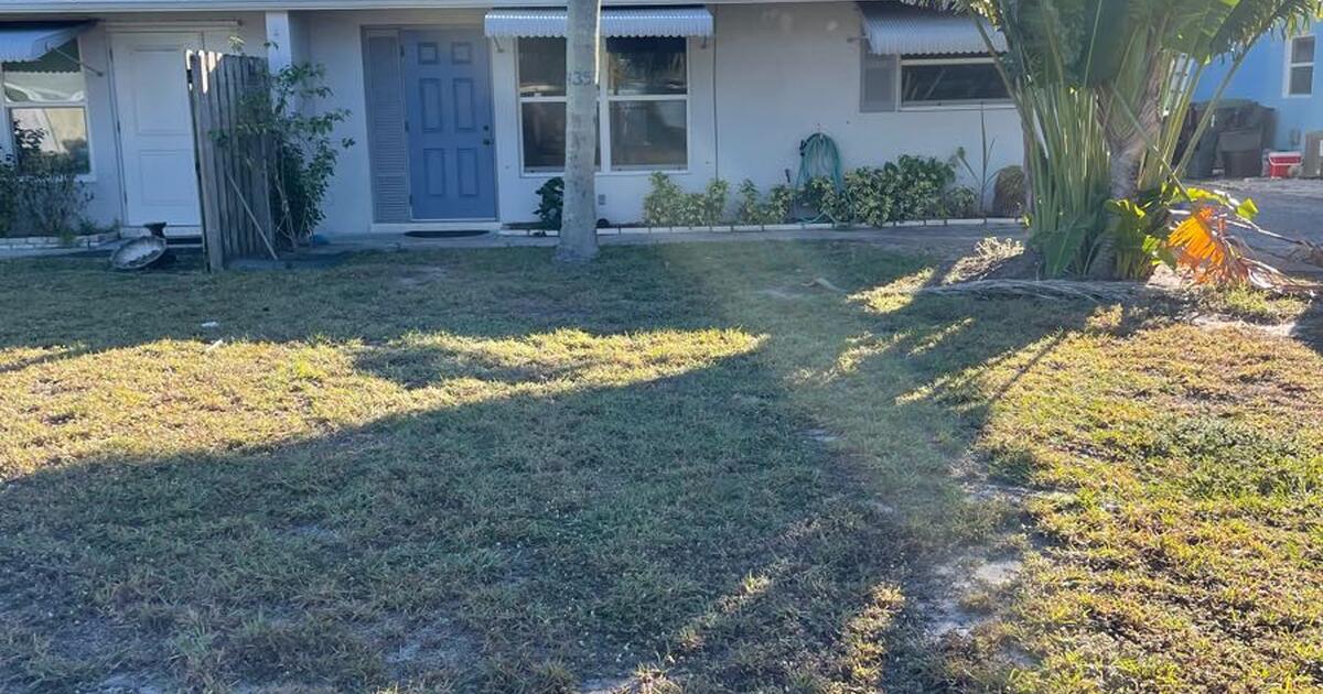 Duplex for rent 2 Bdrm, 1 Bath. Excellent location close to downtown