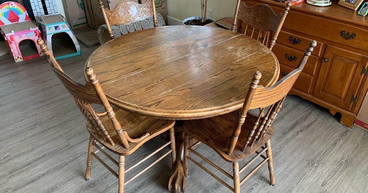 FREE Solid Oak 48” Round Table, 4 Chairs, and 36” Leaf for Free in Reno
