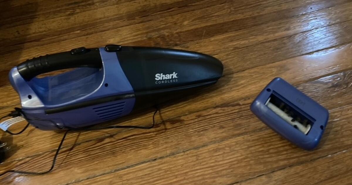 Shark Cordless Pet Perfect Handheld Vacuum for 20 in Lexington, KY