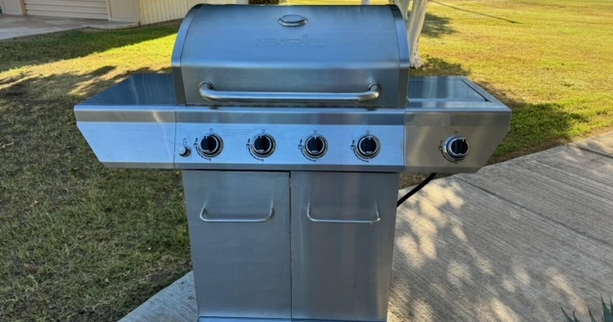 NEXGRILL 4 Burner Propane Barbecue Does not come with tank Great
