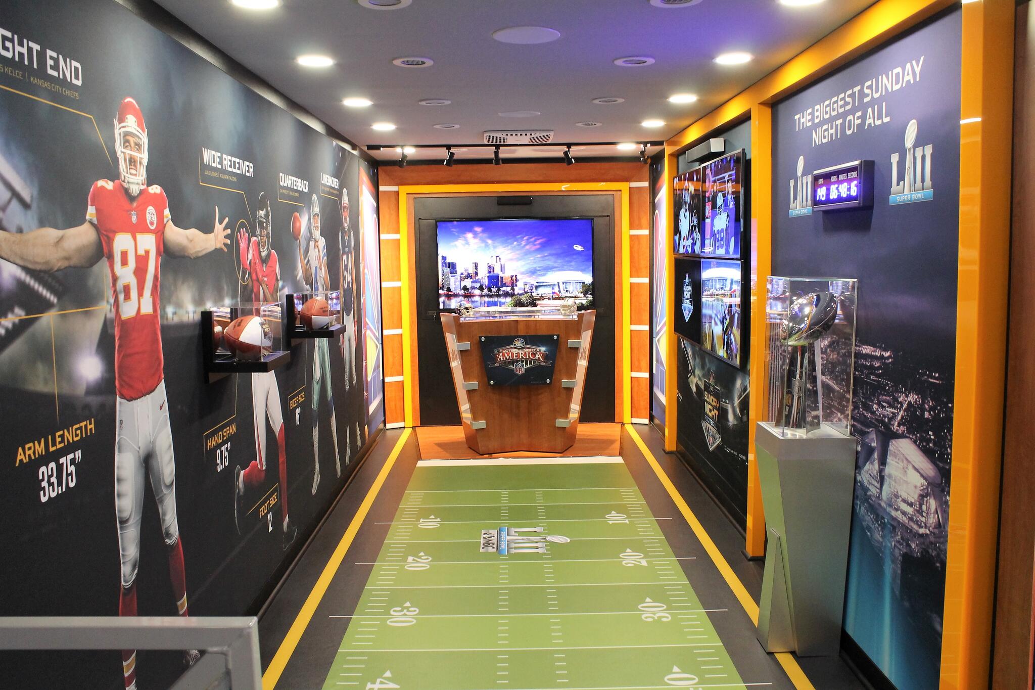 Sunday Night Football bus makes stop at Mall of America