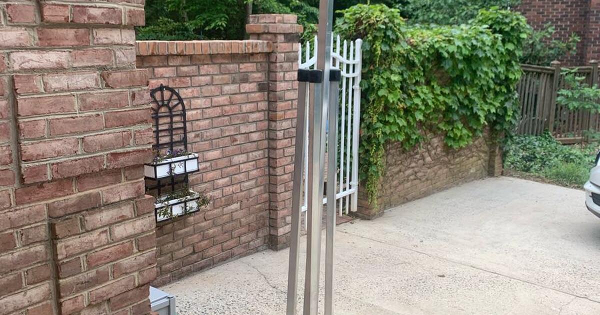 Free—Large sign or Flag holder for Free in Mooresville, NC For Sale