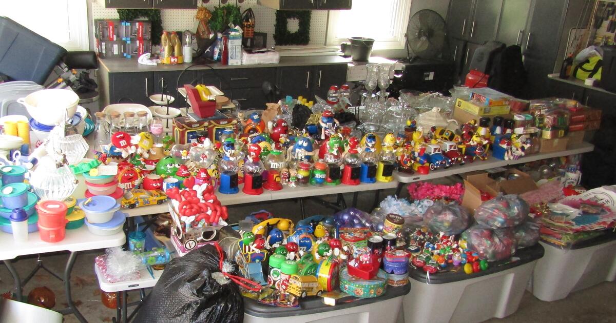 GARAGE SALE 2560 VALLEYWOOD NE MASSILLON 800530 WEDSUN 20 off