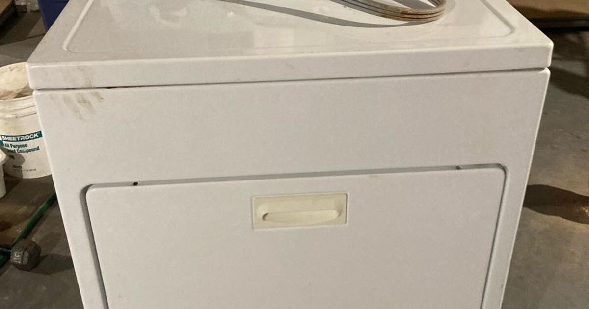 PICK UP PENDING FREE Nonworking dryer and vintage stove for Free in