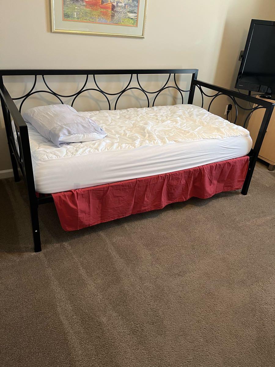 Metal Daybed with Mattress