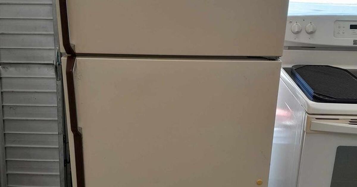 GE 20 Cu Ft Refrigerator for 250 in Beaver Dams, NY For Sale & Free