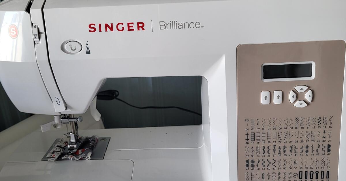 Singer Brilliance 6180 Sewing Machine & Acc for 60 in Norfolk, VA
