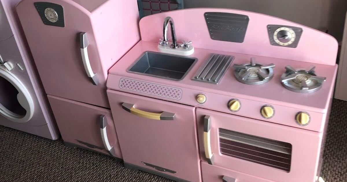 KidKraft Kitchen set with washer/dryer combo for 60 in Nashville, TN