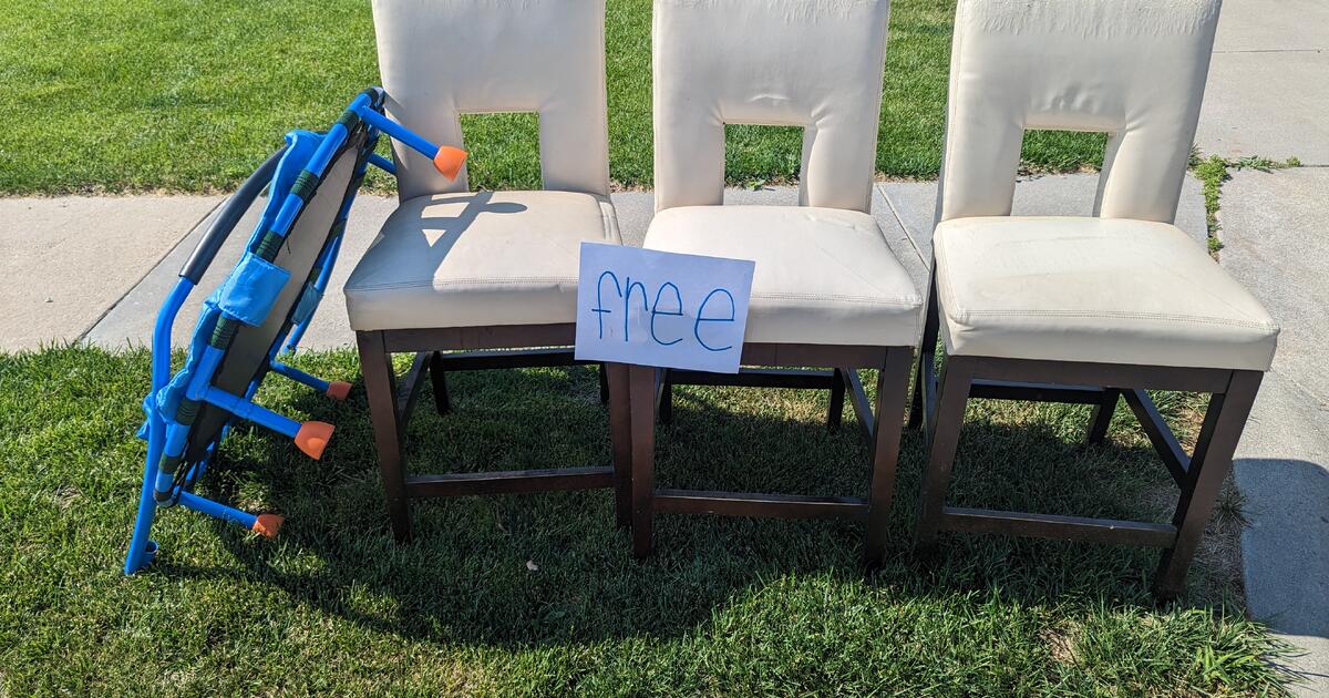 Bar stools and mini trampoline free in Omaha, NE Finds — Nextdoor