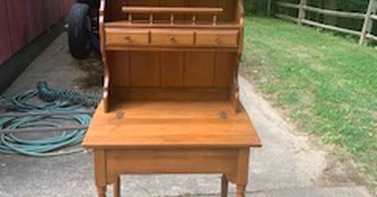 Desk with some storage for 40 in Zelienople, PA For Sale & Free
