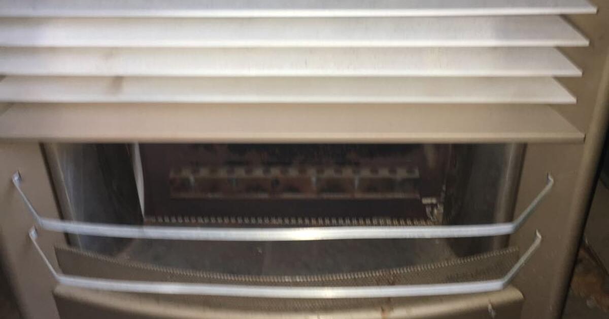 Vintage Dearborn Heaters (2) excellent condition with grates and extra