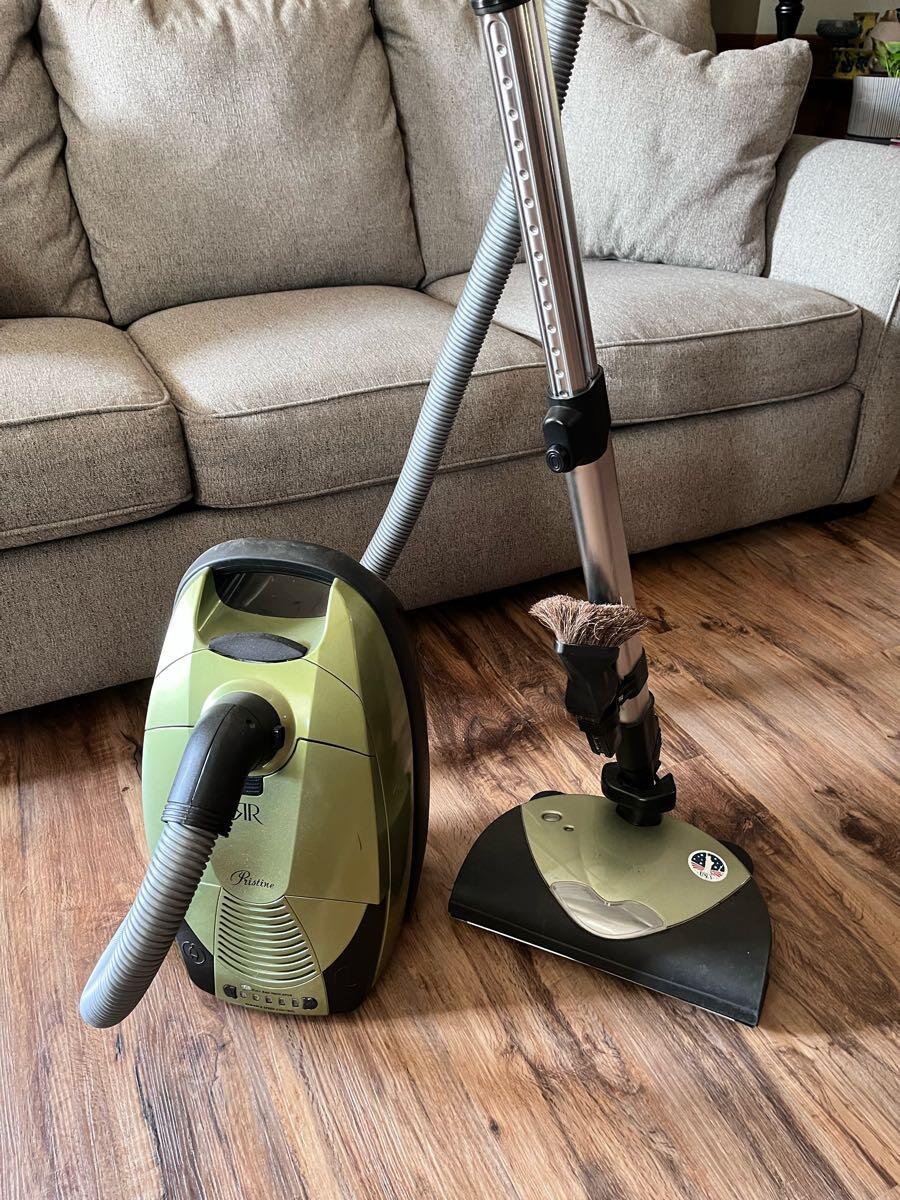 Riccar Pristine vacuum cleaner for 25 in Little Mountain, SC For