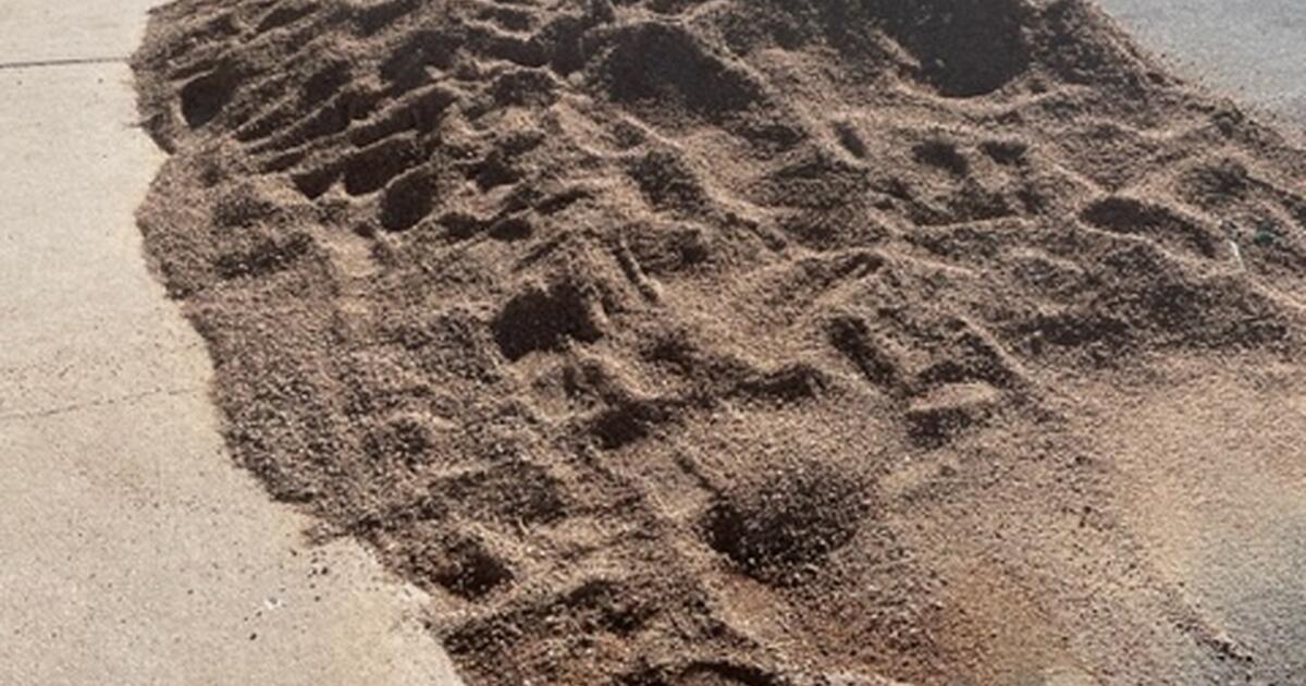 Curb alert Free Squeegee rock mulch for Free in Highlands Ranch, CO