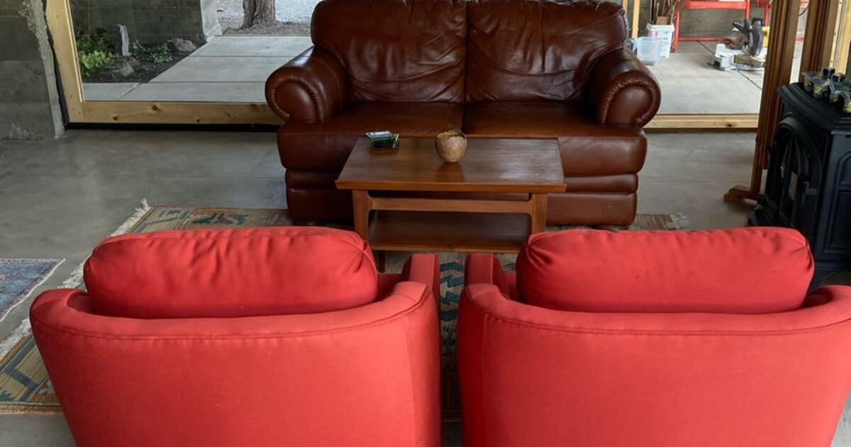 Red Swivel Chairs For 200 In Terrebonne OR For Sale Free Nextdoor   Fe7f1eaa551fef4810ac6d7330e00594 .crop1200x630 