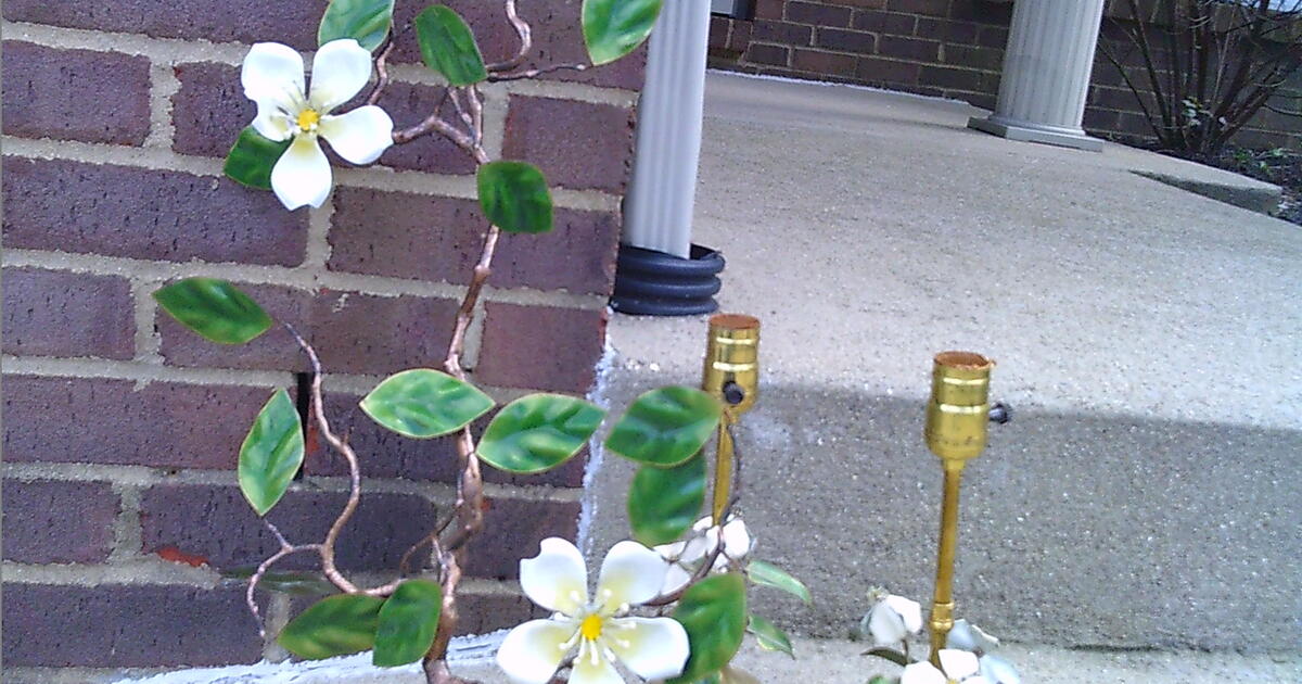 Free Lamps with Matching Metal Wall Hanging for Free in Lexington, KY Finds — Nextdoor