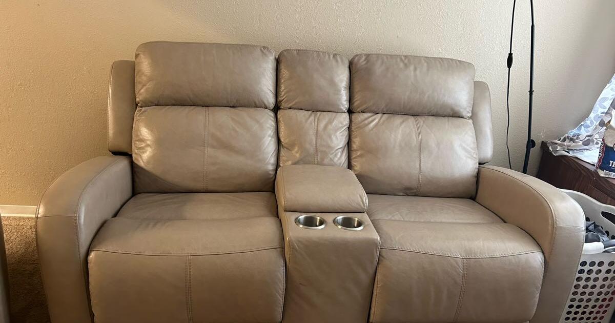 Couch & lazy boy recliner for 500 in Sarasota, FL For Sale & Free