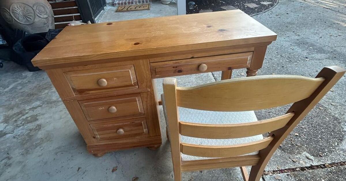 Desk & Chair for 65 in Baton Rouge, LA For Sale & Free — Nextdoor
