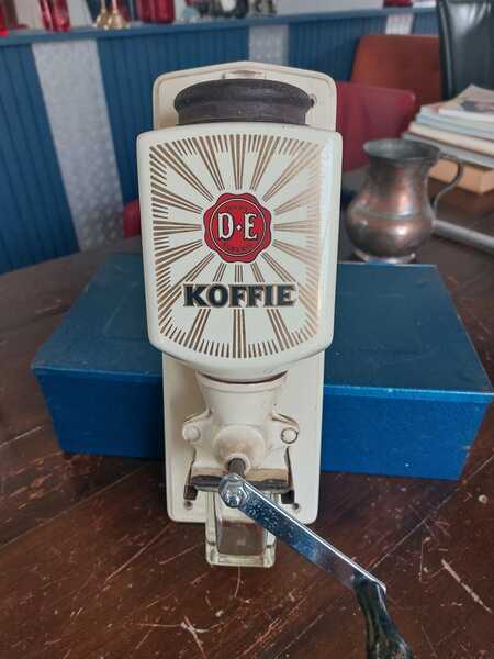 stikstof Sluipmoordenaar Bijdrager Vintage Koffiemolen. Douwe Egberts. Voor 65 € In Breda, NB | Gratis/Te Koop  — Nextdoor
