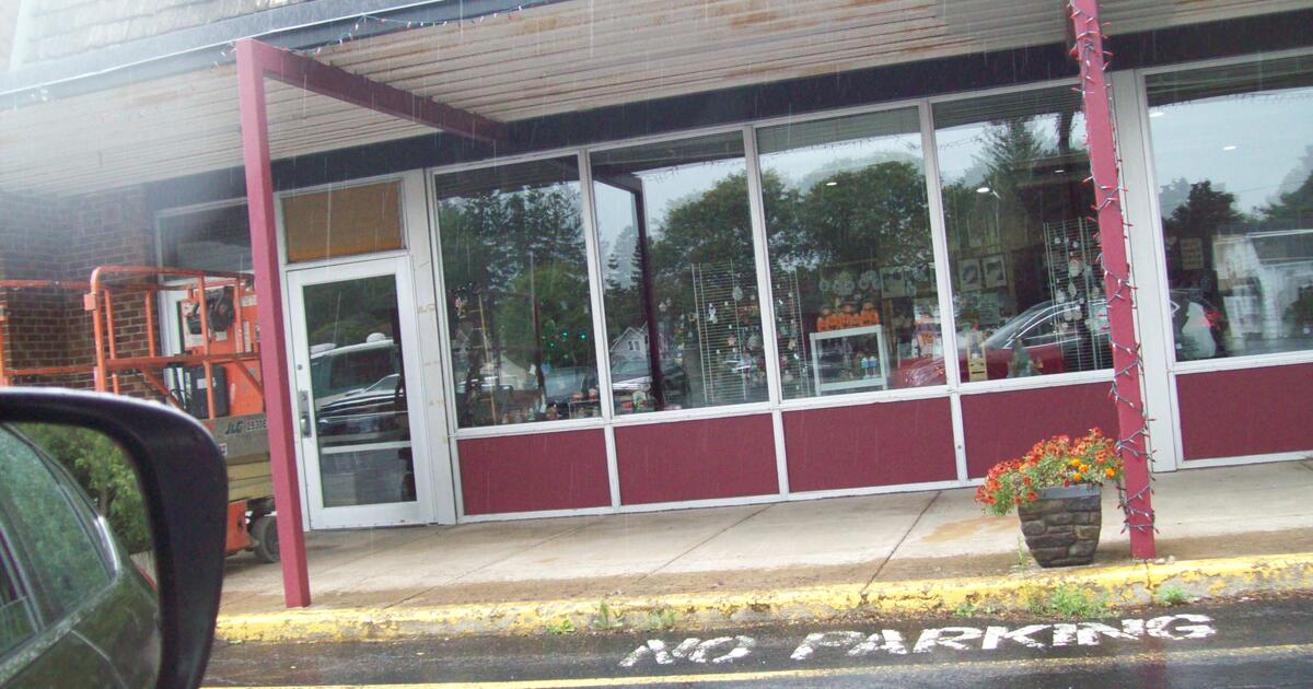 indoor/outdoor garage sale for Free in Westmoreland, NY For Sale