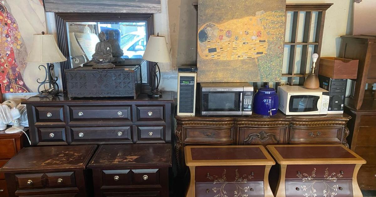 Moving/ FURNITURE Sale (Part 4)(Art and Homegoods) DELIVERY AVAILBLE