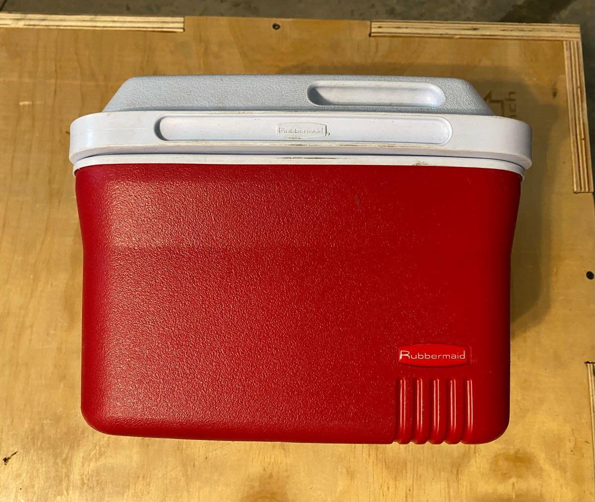 Rubbermaid Cooler - B1